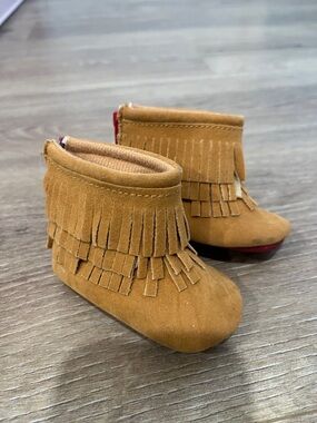 Baby Fringe Moccasin Boots - Tan